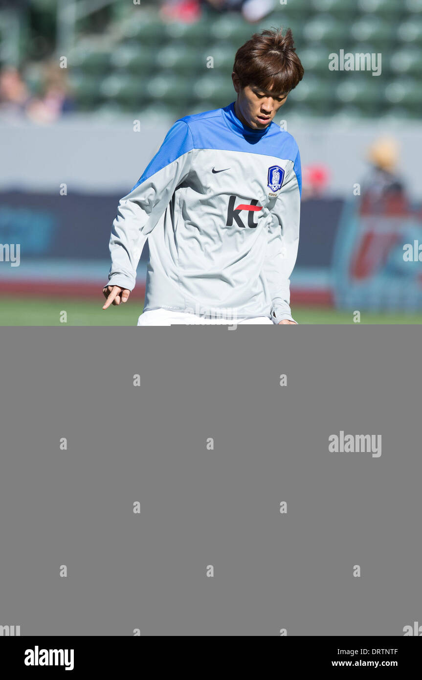 Carson, CA, Stati Uniti d'America. Il 1° febbraio 2014. Corea del Sud defender Ji-Nam Lee (5) riscalda momenti prima che il gioco durante il gioco fra gli USA e la Corea del Sud presso il centro StubHub a Carson, CA. Credito: csm/Alamy Live News Foto Stock