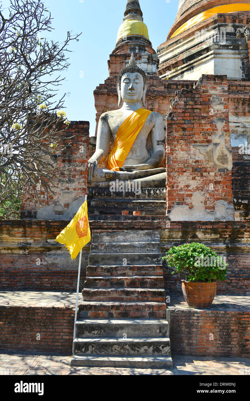 Lo stato di buddha di Wat Yai Chaimongkol in Ayutthaya, Thailandia Foto Stock