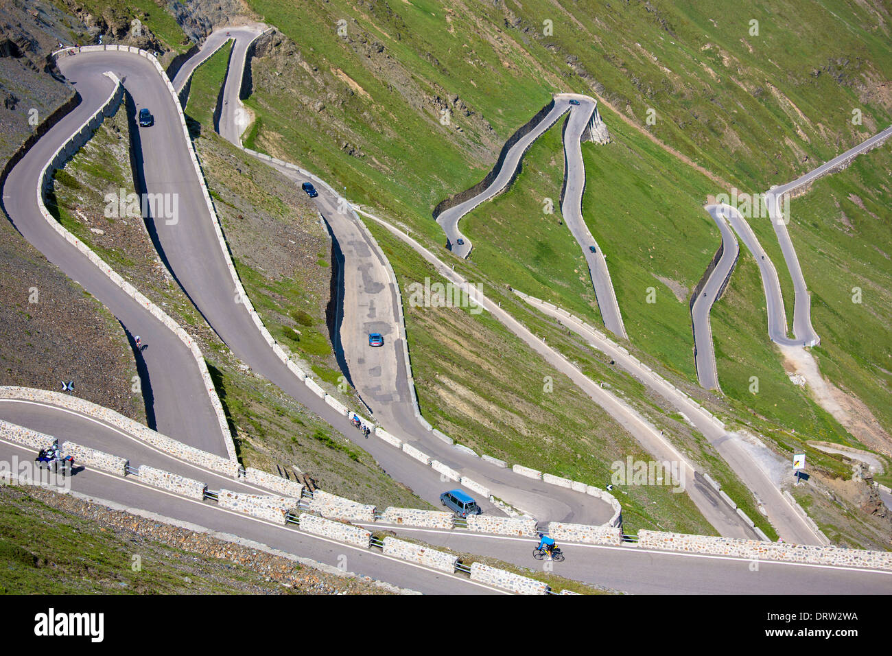 Auto sul Passo dello Stelvio, il Passo dello Stelvio, dello Stelvio, sulla rotta a Prato, nelle Alpi Orientali nel Nord Italia Foto Stock