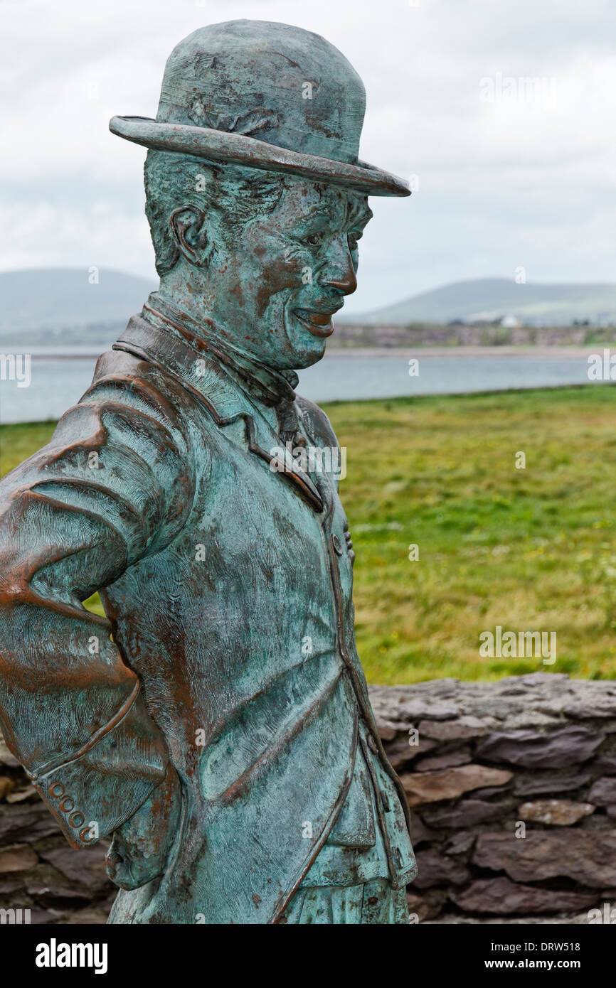 Charlie Chaplin statua in Waterville sull'anello di Kerry, la Contea di Kerry, Irlanda Foto Stock