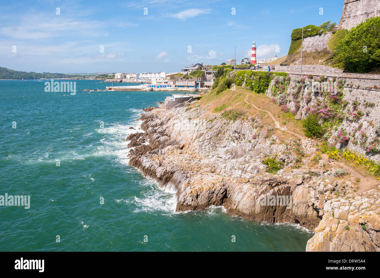 Costa in Plymouth in una giornata di sole, Gran Bretagna Foto Stock