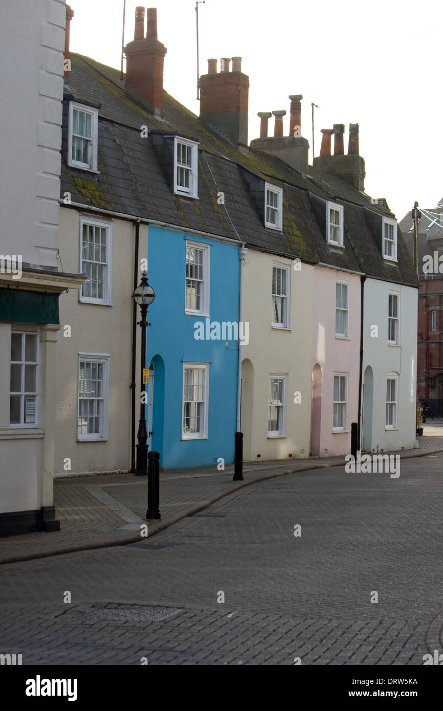 Case colorate che conduce alla speranza Square,Weymouth. Foto Stock