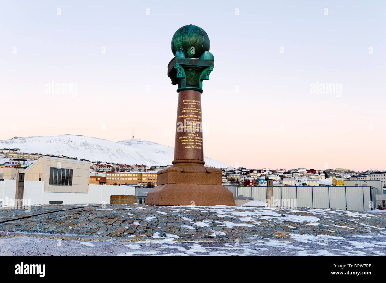 Il meridiano monumento, Fuglenes, Hammerfest, Finnmark, Norvegia. Patrimonio mondiale dell UNESCO Foto Stock