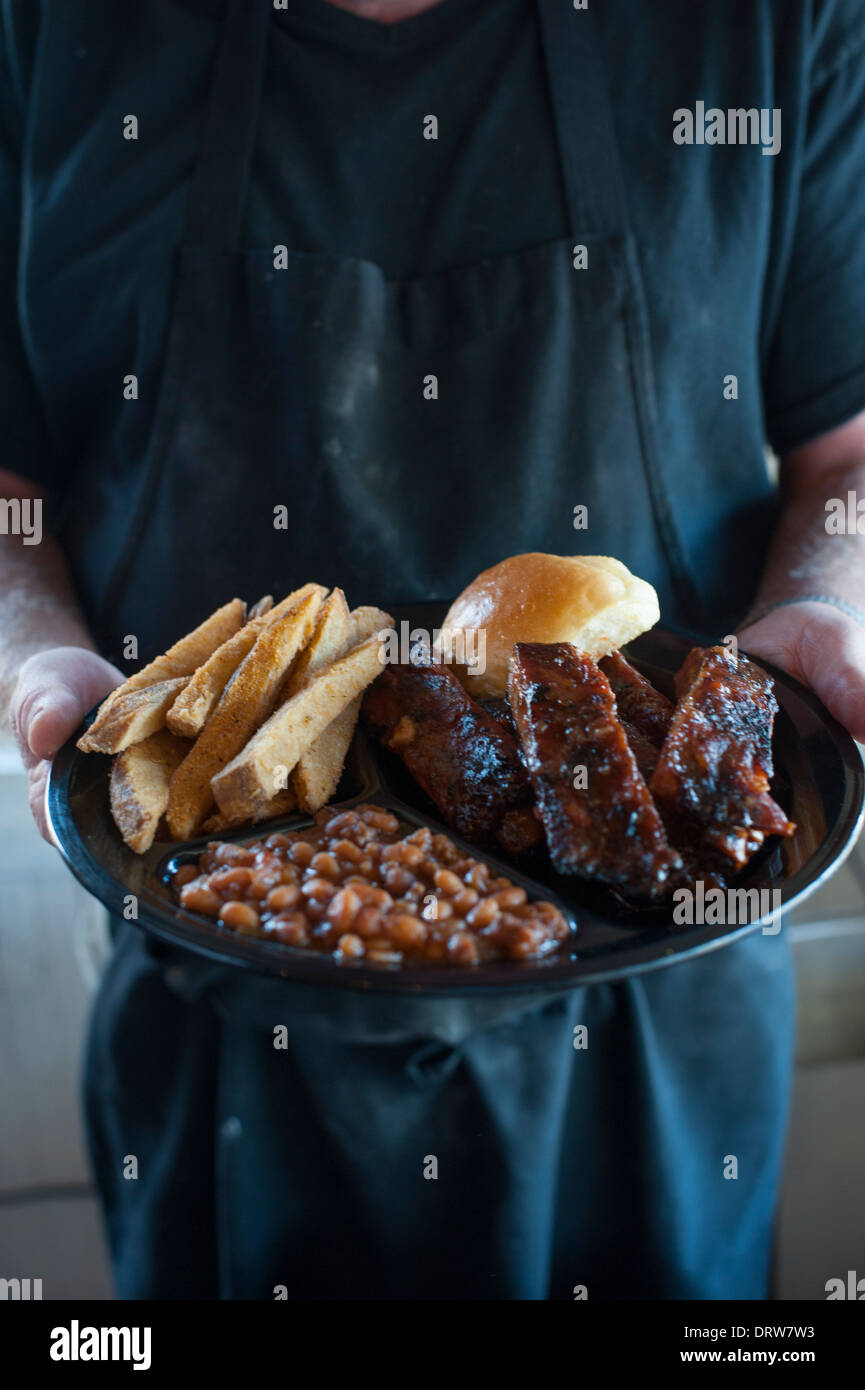 Stati Uniti Mississippi MS Miss Yazoo City Ubon's BBQ barbecue barbeque costolette di maiale cibo meridionale Garry Roark Foto Stock