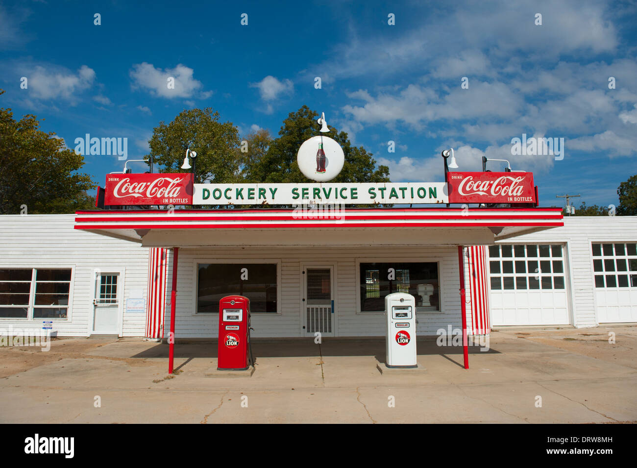 Stati Uniti Mississippi MS Miss Cleveland - vintage vecchia stazione di riempimento in corrispondenza Dockery Farms luogo di nascita del blues crocevia Foto Stock