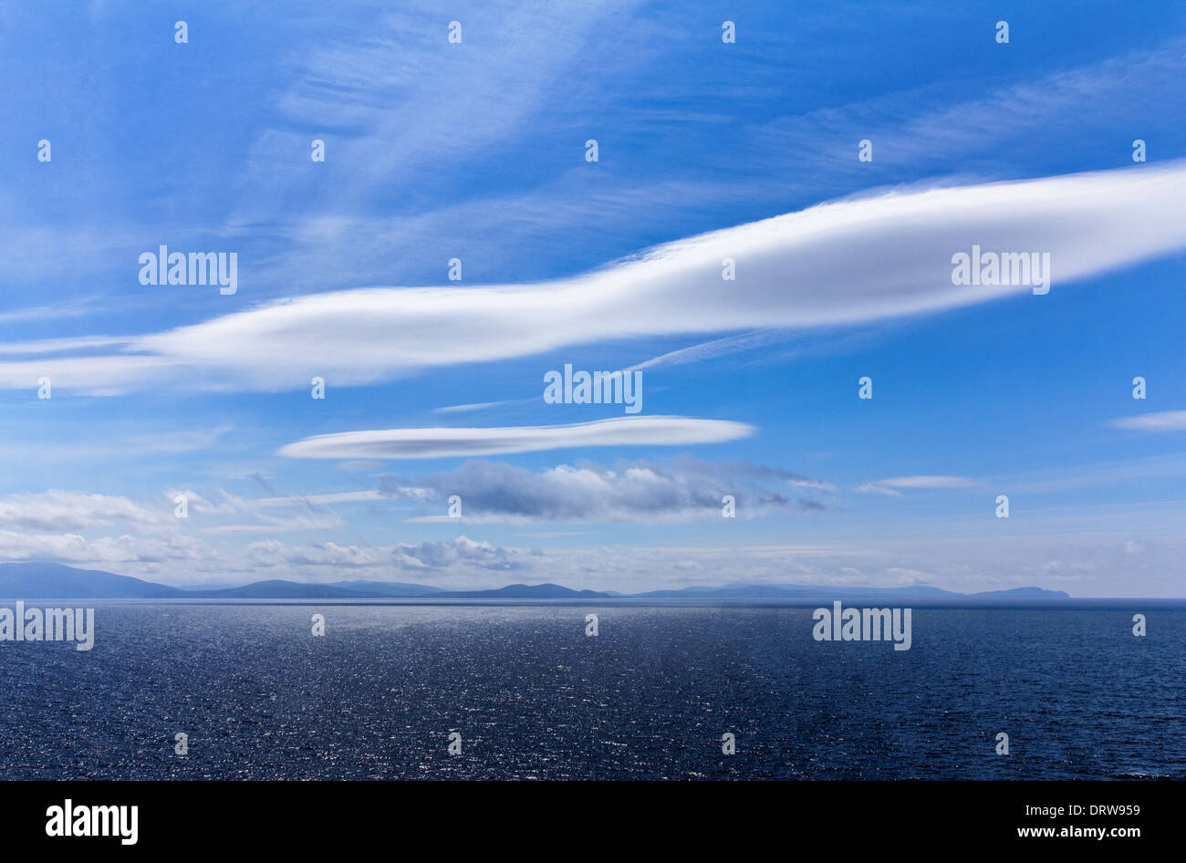 Formazioni di nubi sopra la penisola di Dingle nella Contea di Kerry, Irlanda Foto Stock