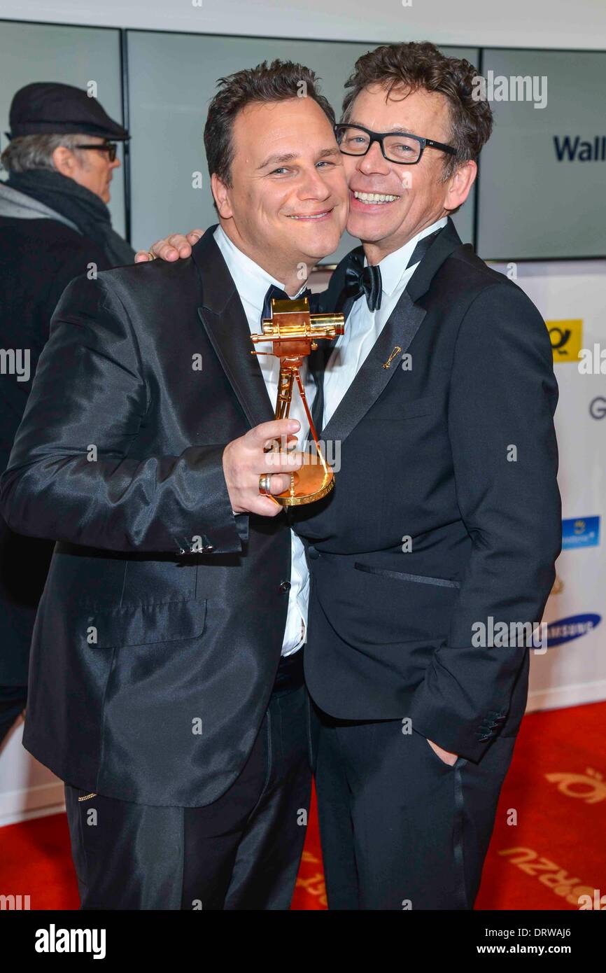 Guido Maria Kretschmer vincitore e amici Frank Mutters presso la 49.Goldene Kamera 2014 di hangar aeroporto Tempelhof di Berlino in Germania, su 01. Febbraio 2014. Foto Stock