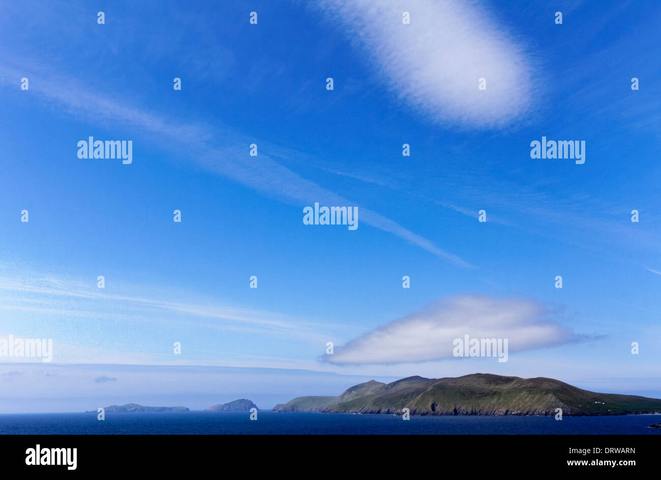 Formazioni di nubi sopra la penisola di Dingle nella Contea di Kerry, Irlanda Foto Stock