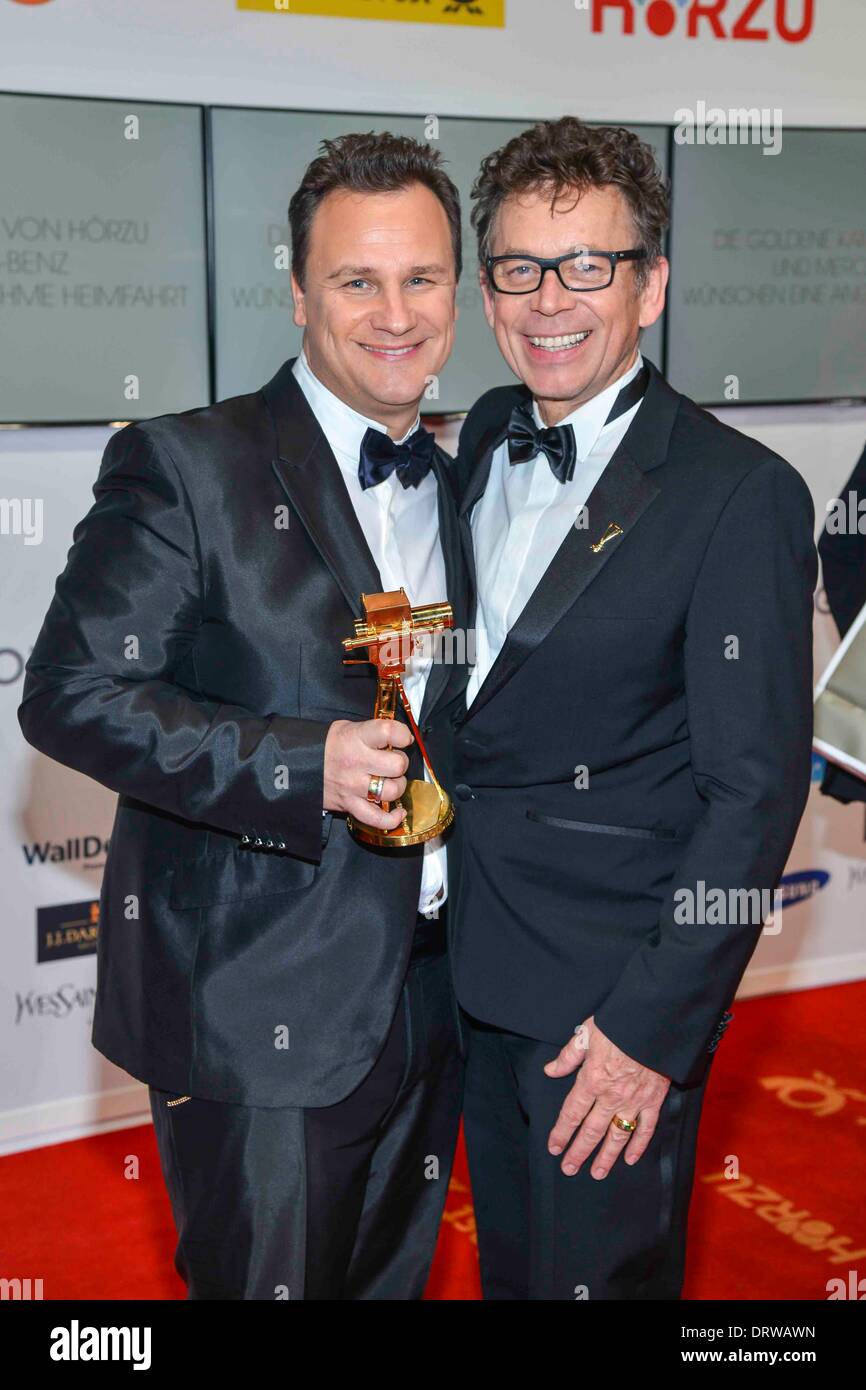 Guido Maria Kretschmer vincitore e amici Frank Mutters presso la 49.Goldene Kamera 2014 di hangar aeroporto Tempelhof di Berlino in Germania, su 01. Febbraio 2014. Foto Stock