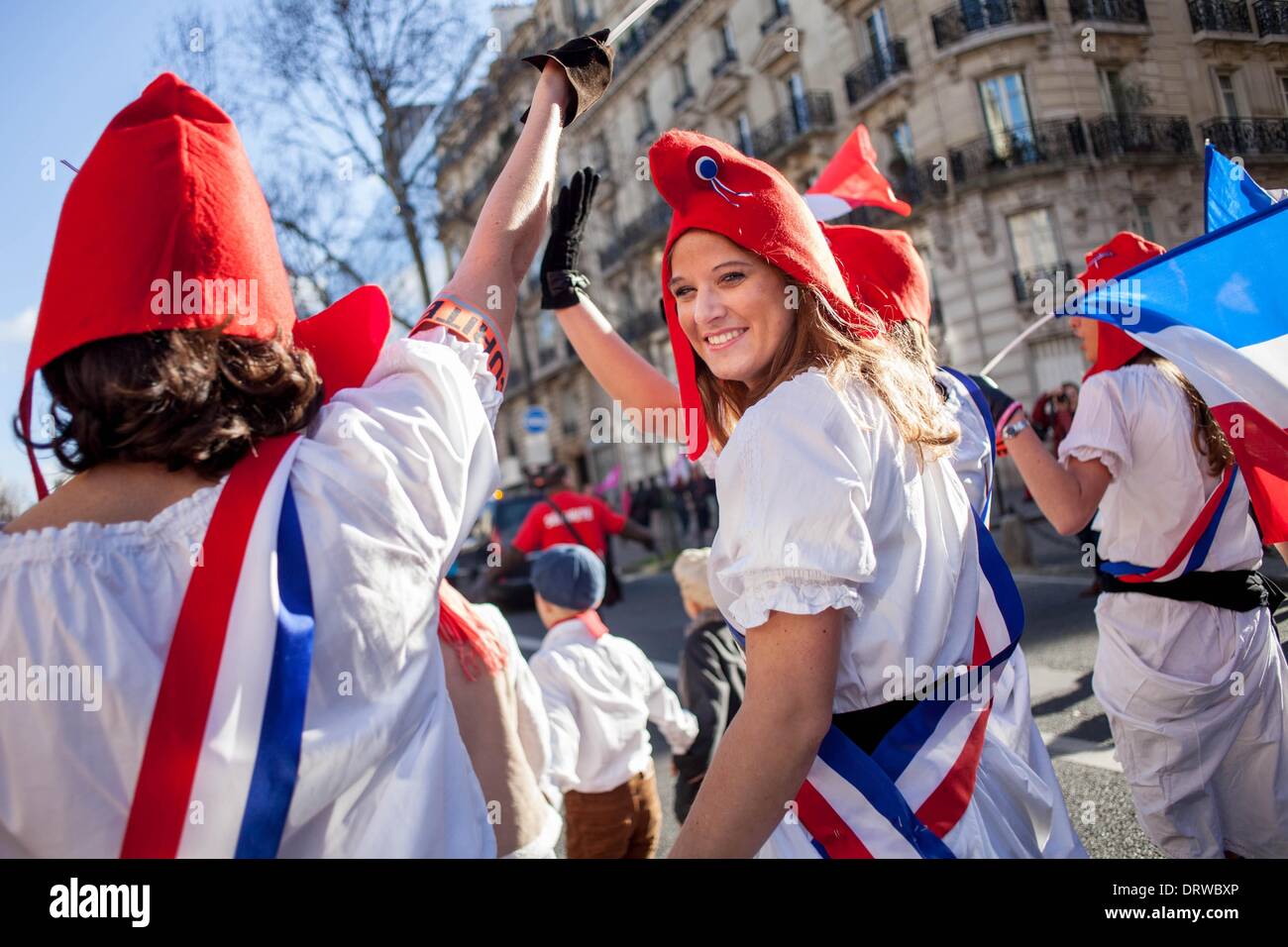 Parigi, Francia. 2° febbraio 2014. Manifestazione a Parigi contro il matrimonio omosessuale e contro il presidente francese, M. Hollande, il 2 febbraio 2014. Credito: Michael Bunel/NurPhoto/ZUMAPRESS.com/Alamy Live News Foto Stock