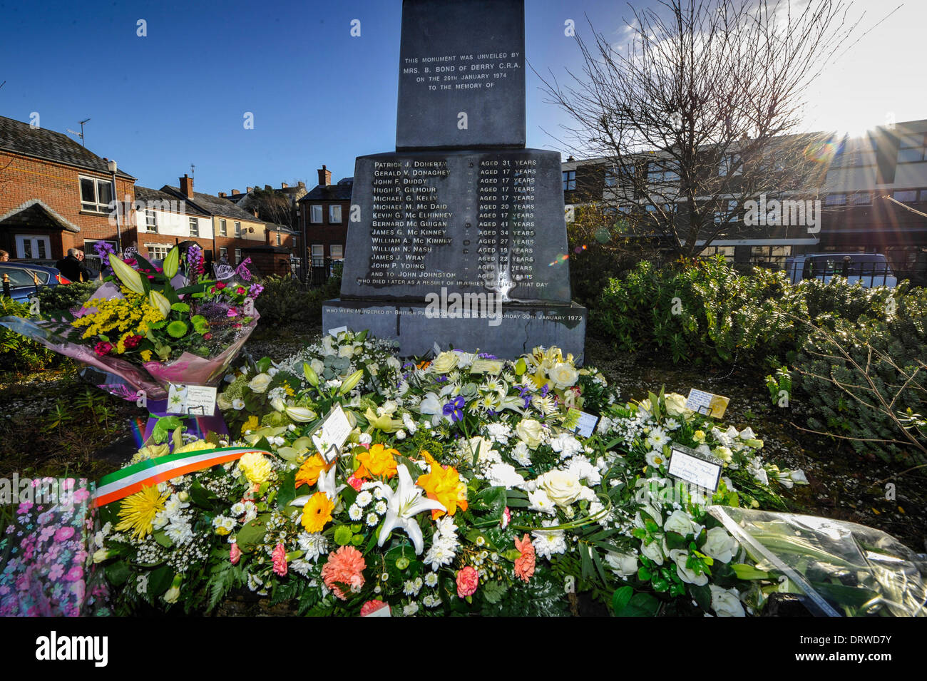 Derry, Londonderry, Irlanda del Nord, Regno Unito, 2 Feb 2014 - domenica sanguinante marzo per la giustizia. Migliaia di persone, comprese le famiglie e i parenti e i sostenitori di raccogliere in Derry per ripercorrere il percorso dei diritti civili marzo il 30 gennaio 1972 quando 13 civili sono stati sparato e ucciso da British paracadutisti, in quello che è diventato noto come Bloody Sunday. Credito: George Sweeney/Alamy Live News Foto Stock