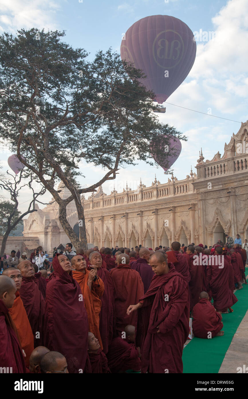 L'Ananda pagoda festival a Bagan. Foto Stock