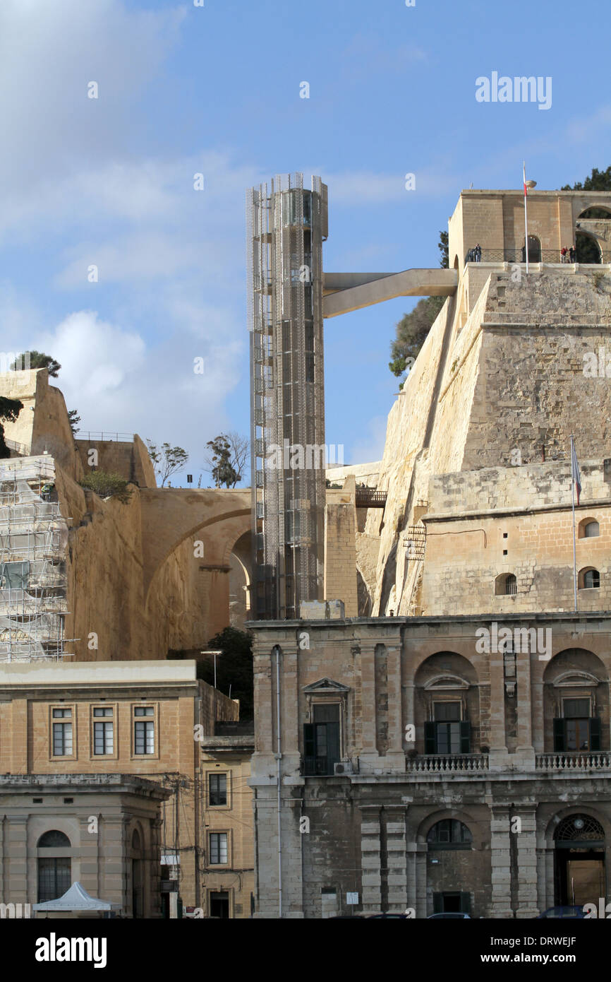 Sollevare la Upper Barrakka de La Valletta MALTA 05 Dicembre 2013 Foto Stock