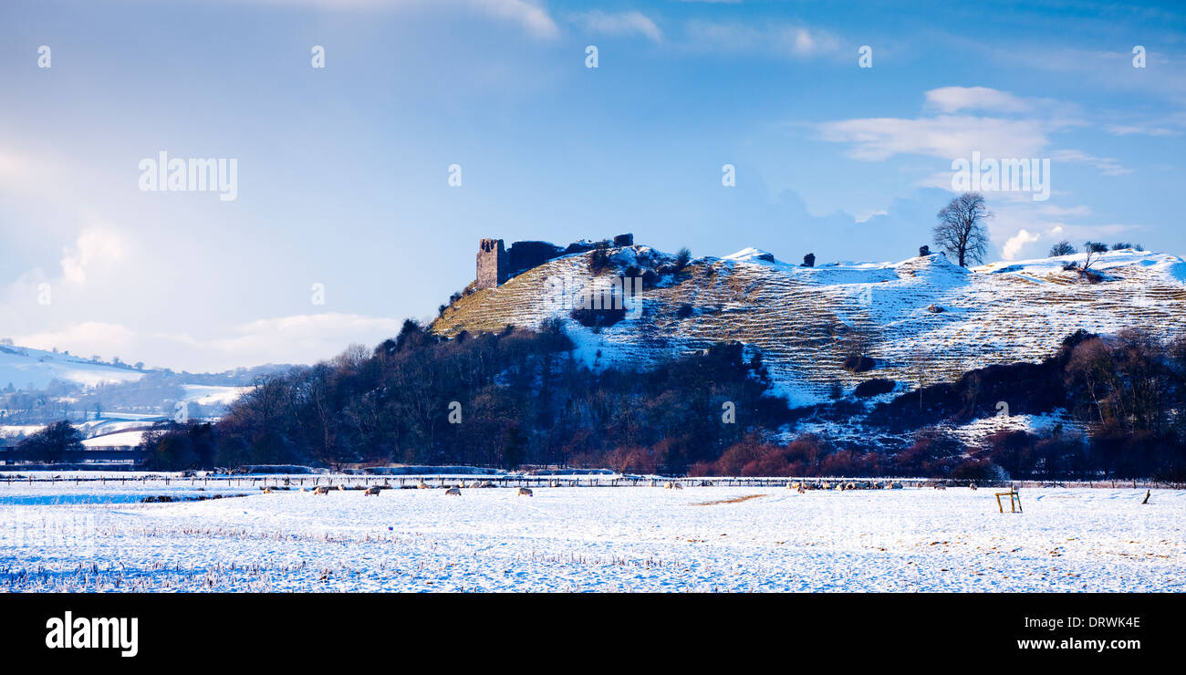 Il castello di Dryslwyn Fiume Towy vicino a Llandeilo Galles Carmarthenshire nella neve Foto Stock