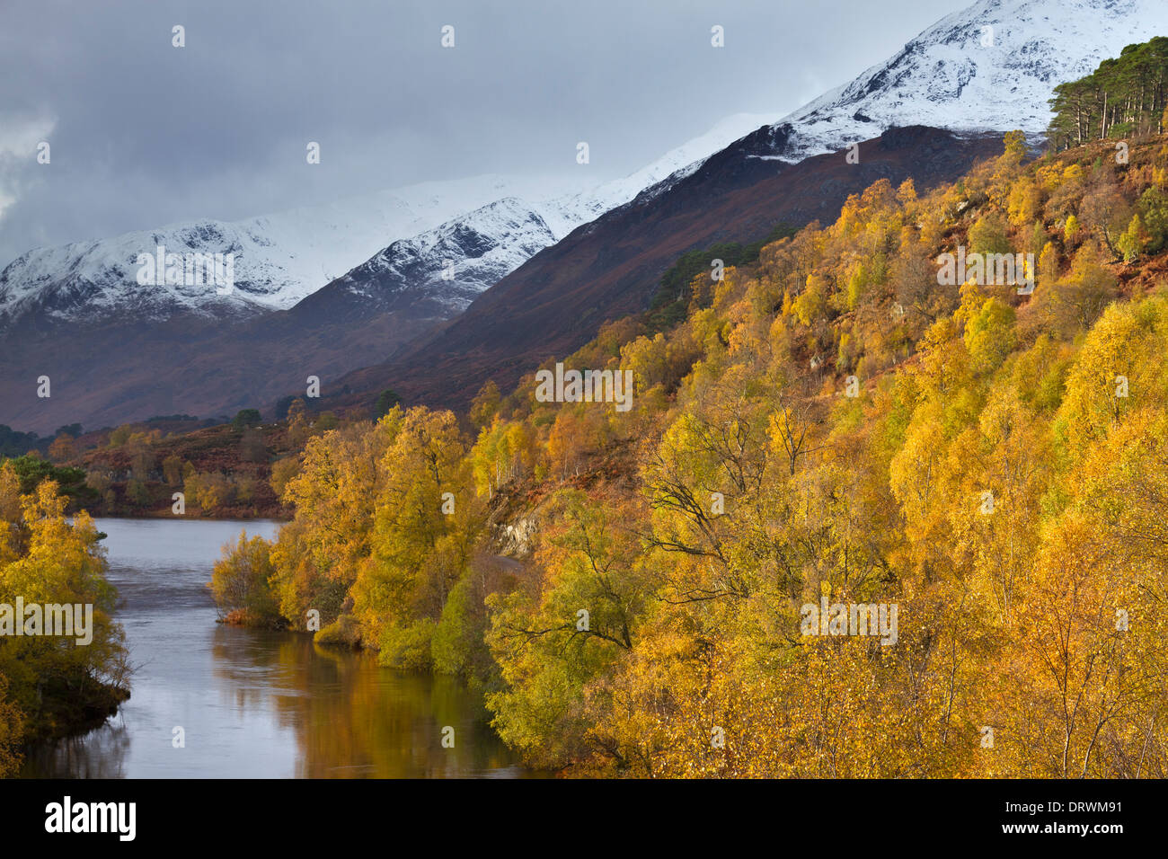 Loch Affric in autunno Foto Stock