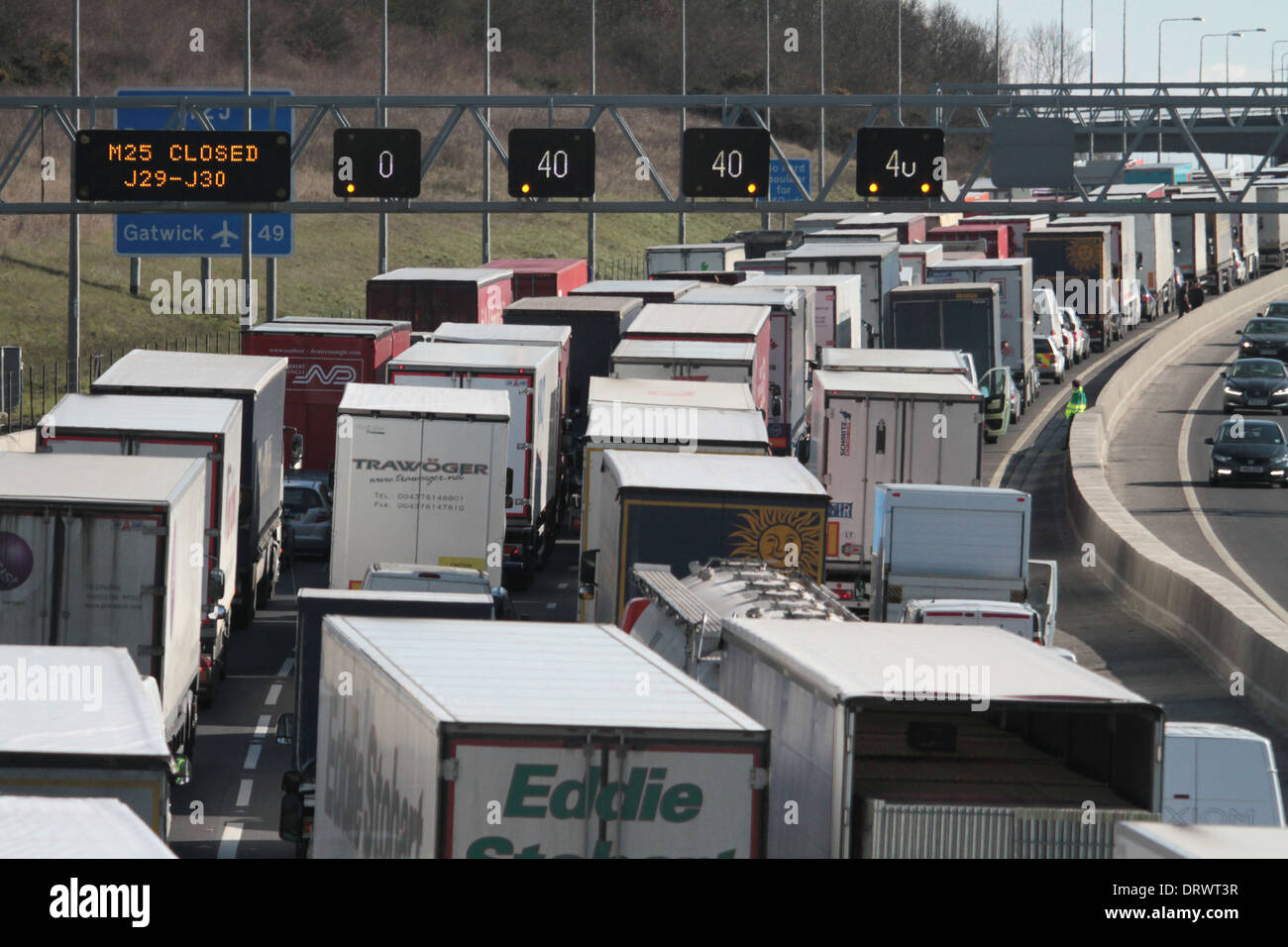Essex, Regno Unito, 2 aprile 2013 foto di stock di traffico sulla M25 tra il raccordo 29 e 28 Foto Stock