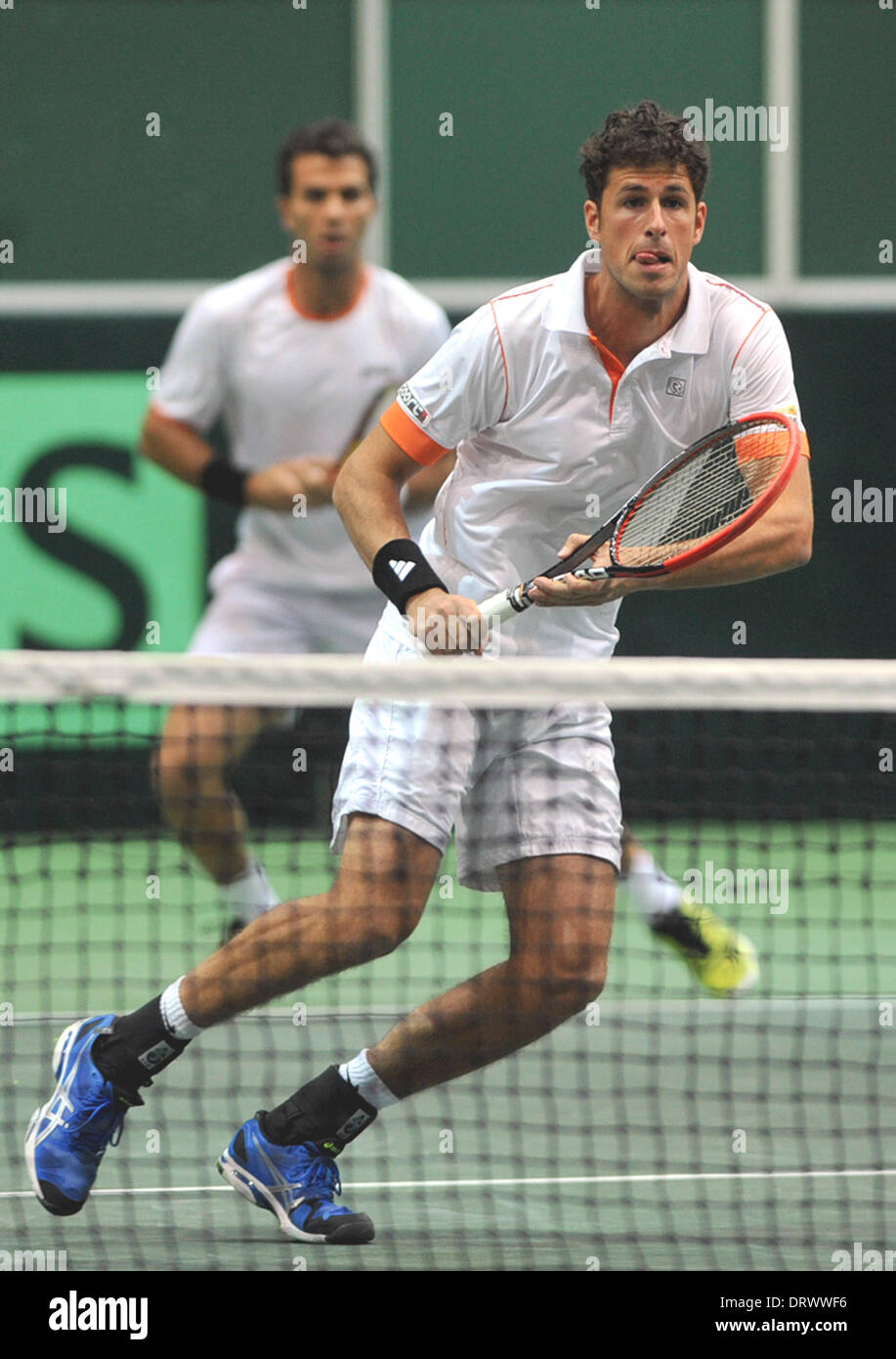 Ostrava, Repubblica Ceca. Il 1° febbraio 2014. Robin Haase, destra e Jean-Julien Rojer, sinistra, dai Paesi Bassi la riproduzione durante la loro Coppa Davis primo round raddoppia il match contro Tomas BERDYCH e Radek STEPANEK: risultati nei dalla Repubblica ceca in Ostrava, Repubblica Ceca, sabato, 1 febbraio 2014. Credito: Jaroslav Ozana/CTK foto/Alamy Live News Foto Stock