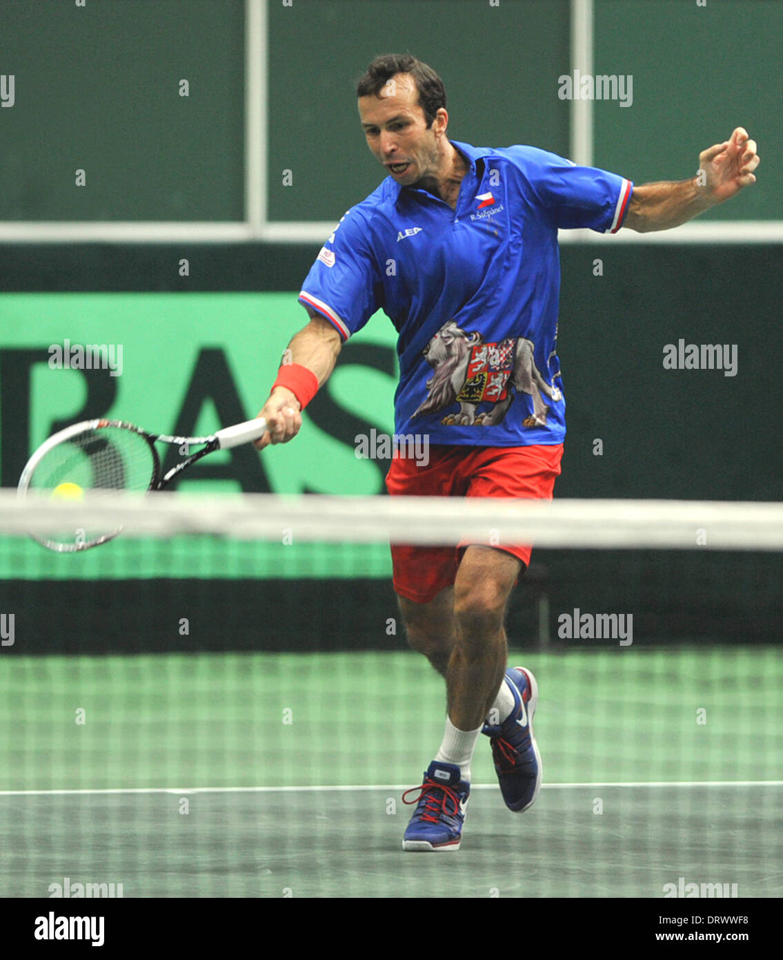 Ostrava, Repubblica Ceca. Il 1° febbraio 2014. Radek STEPANEK: risultati nei dalla Repubblica ceca restituisce durante la sua Coppa Davis primo round raddoppia il match con Tomas BERDYCH contro Robin Haase e Jean-Julien Rojer dai Paesi Bassi a Ostrava, Repubblica Ceca, sabato, 1 febbraio 2014. Credito: Jaroslav Ozana/CTK foto/Alamy Live News Foto Stock