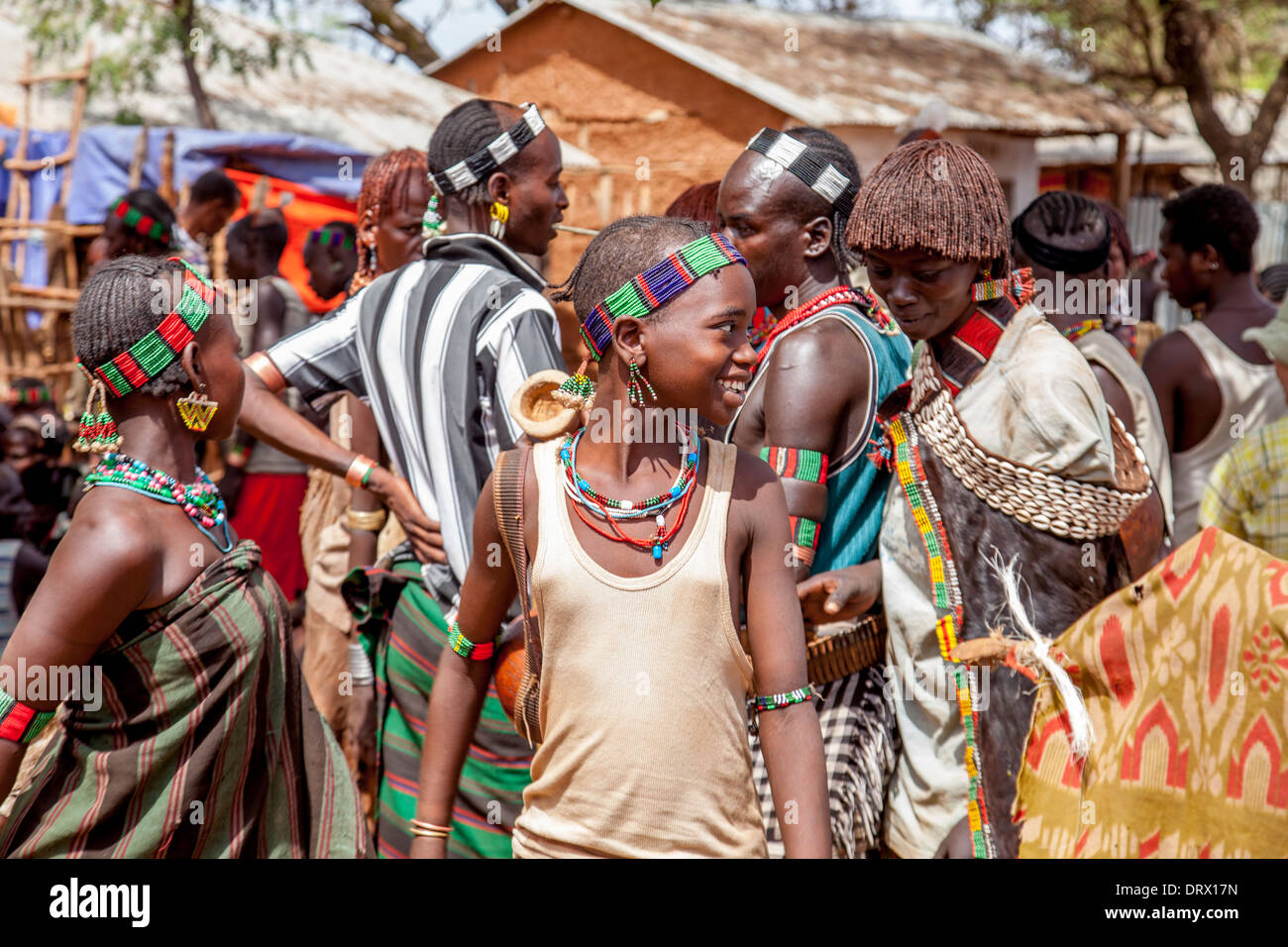 Il mercato del sabato a Dimeka, Valle dell'Omo, Etiopia Foto Stock