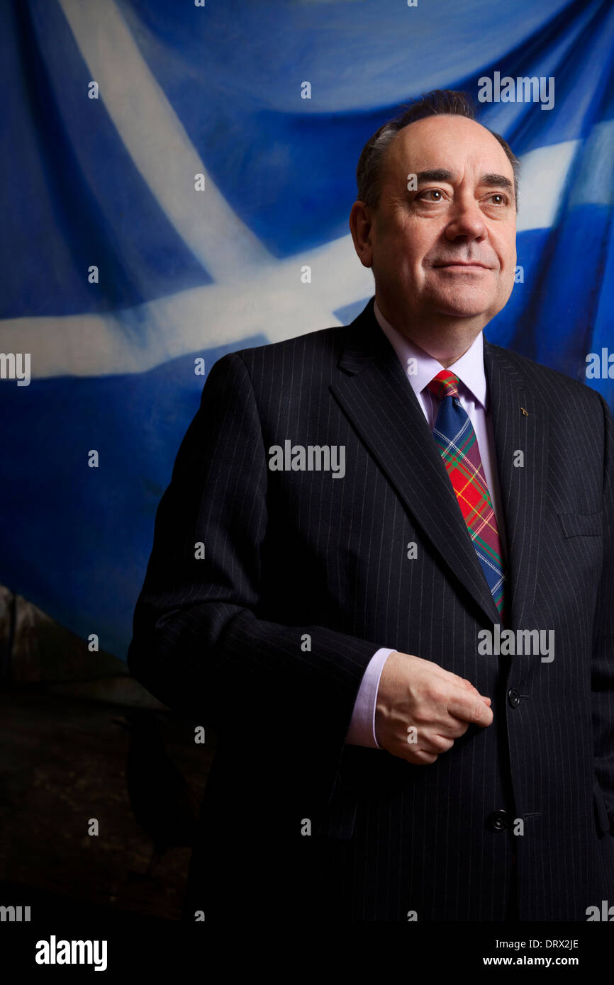 Primo Ministro Alex Salmond MSP nel suo ufficio presso il Parlamento Scozzese Foto Stock