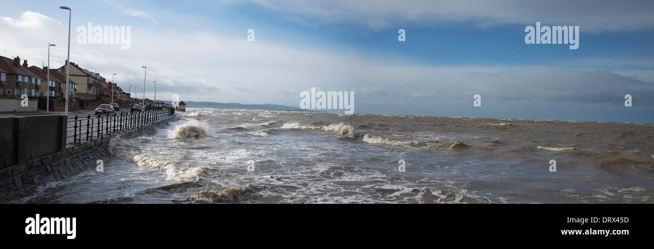 Vista panoramica di Hoylake Promenade e il mare irlandese sulla costa di Hoylake Foto Stock