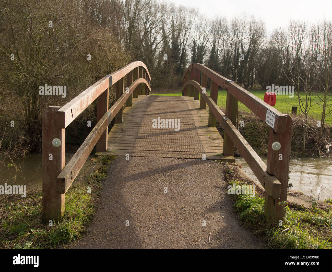 Ponte in legno sul lago di garda Foto Stock