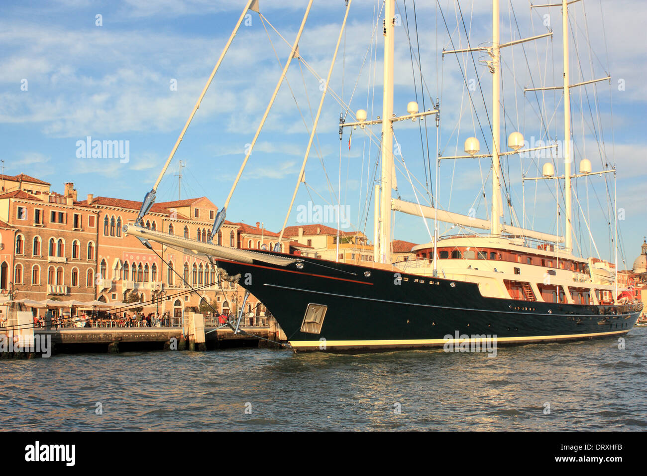 Sailing yacht EOS (costruito da parte di Lürssen Yachts) ormeggiato a Zattere waterfront, Venezia. IMO 9377456 Foto Stock