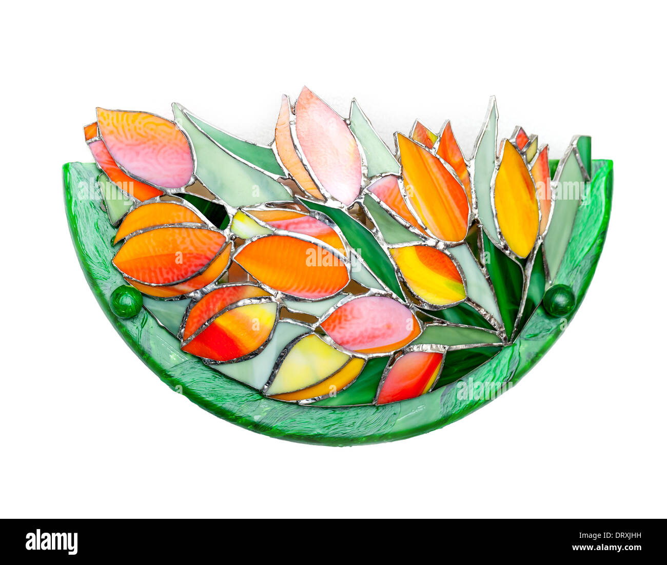 Fatte a mano in vetro colorato con lampada e tulipani fiori pattern su bianco Foto Stock