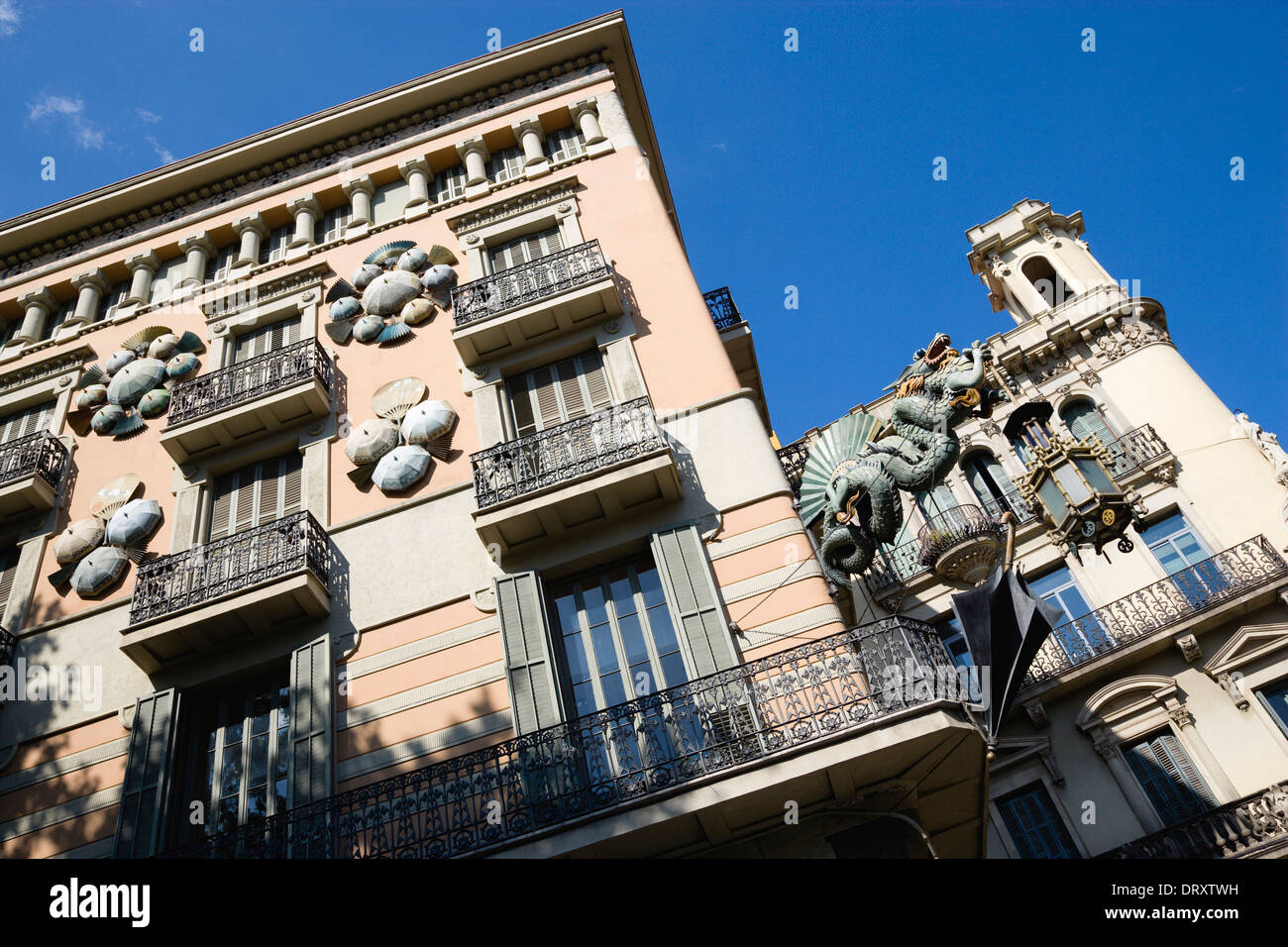In Spagna, in Catalogna, Barcellona, La Rambla, Plaça de la Boqueria, Drago Modernista su ex ombrello shop. Foto Stock