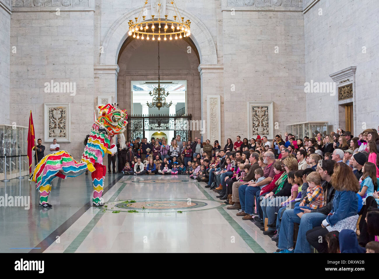 Lo stile del sud la danza del Leone per il Capodanno cinese al Detroit Institute of Arts Foto Stock
