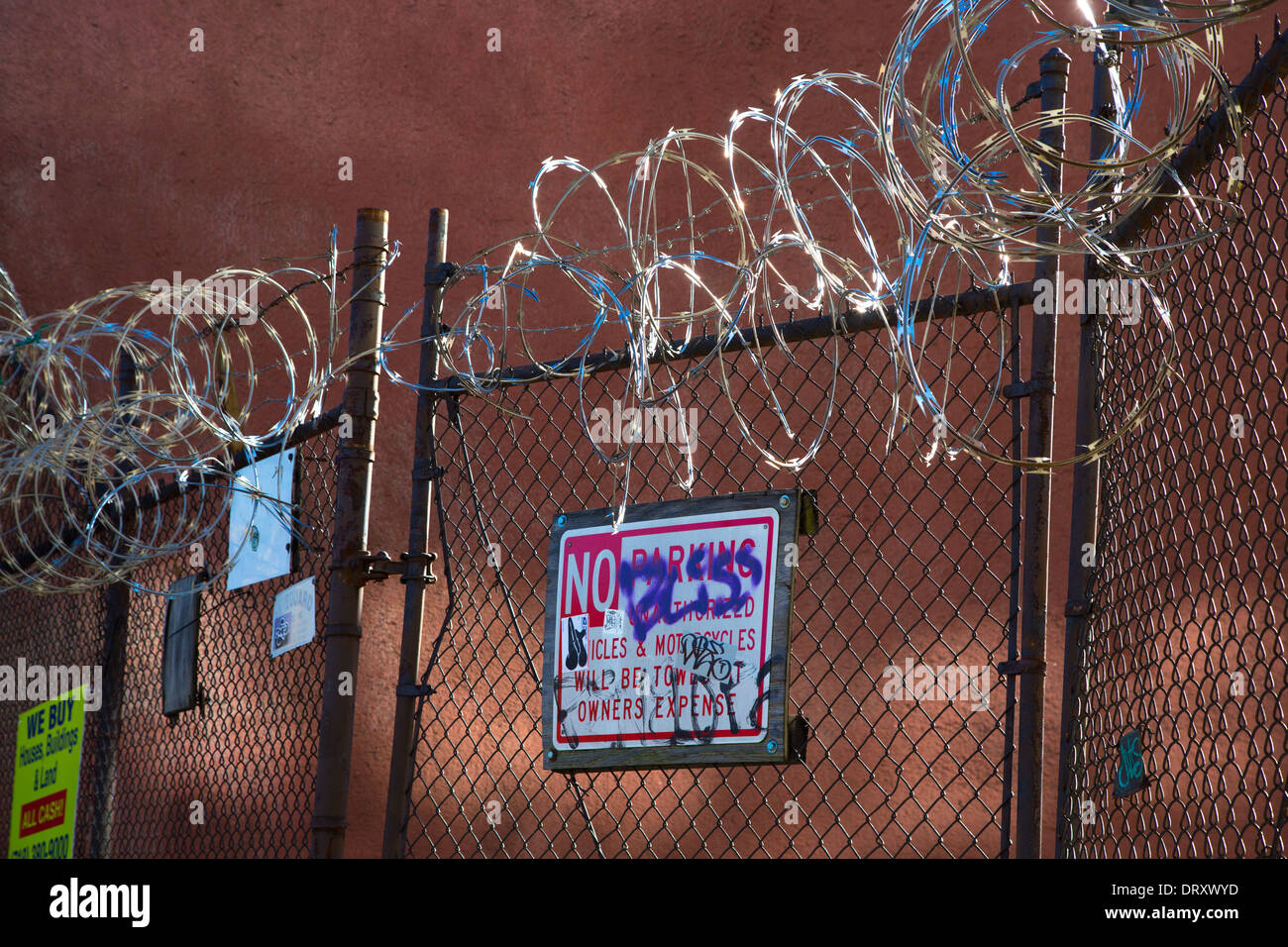 Cancelli di sicurezza, Williamsburg, Brooklyn, New York Foto Stock