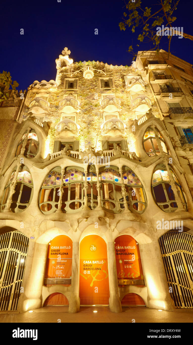 Casa Batlló facciata, progettata dall'architetto Antoni Gaudi in Passeig de Gràcia. Barcellona. La Catalogna. Spagna Foto Stock