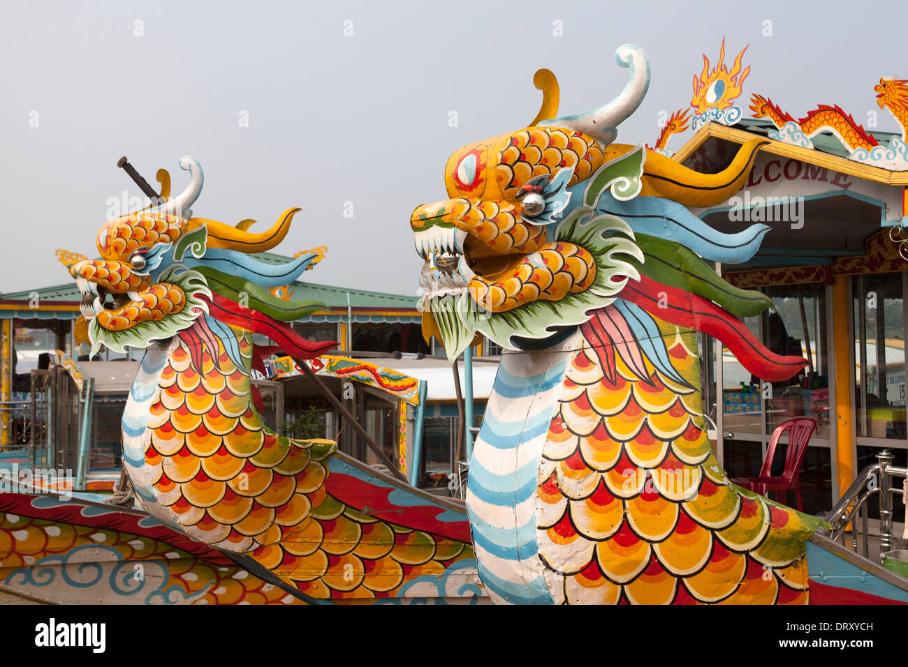 Tour del drago barche sul Fiume Hue Vietnam Foto Stock