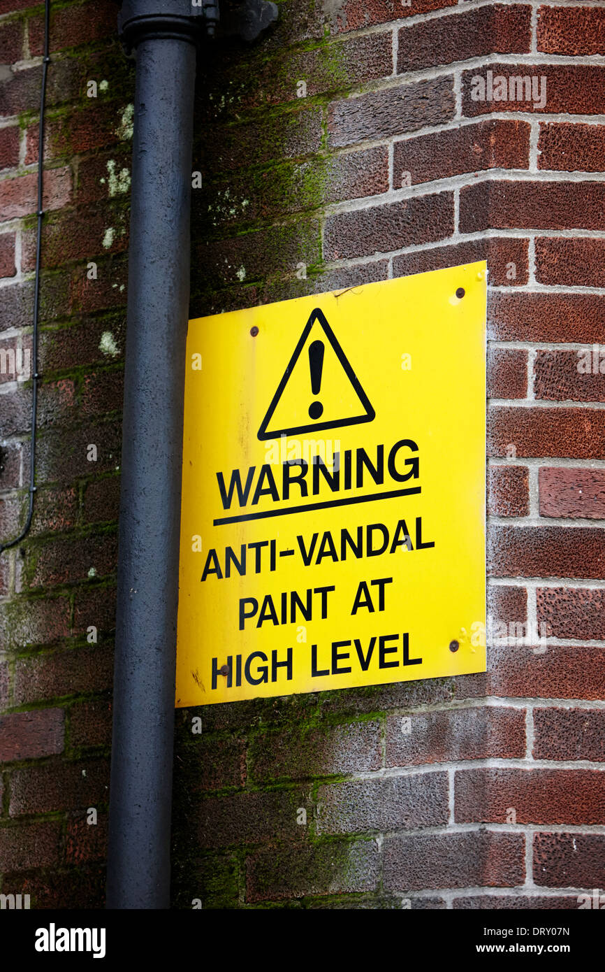 Segno sulla parete di avvertimento di anti-vandalo vernice Foto Stock