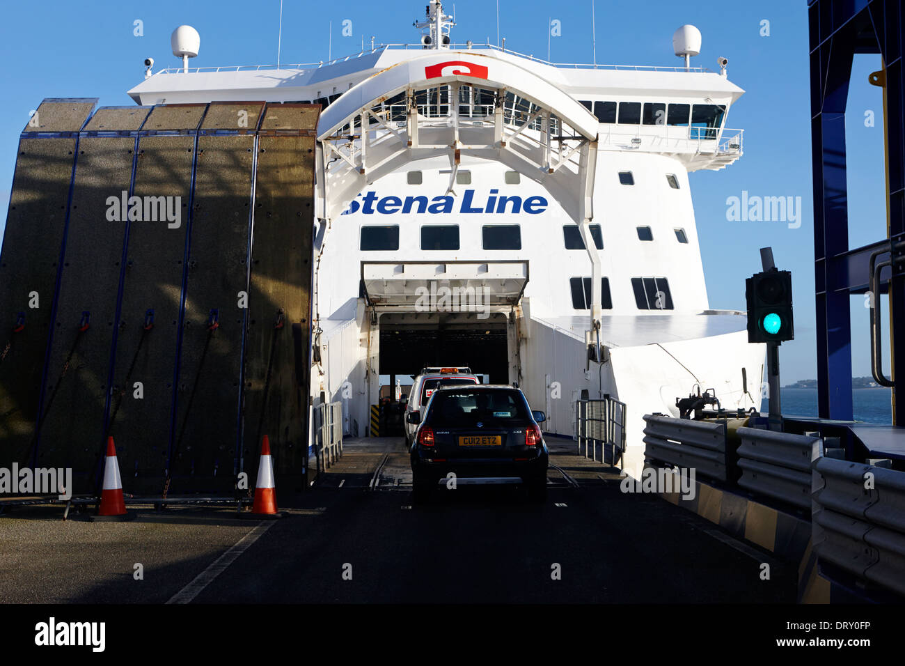 La guida su di stena traghetto per auto nel Regno Unito Foto Stock