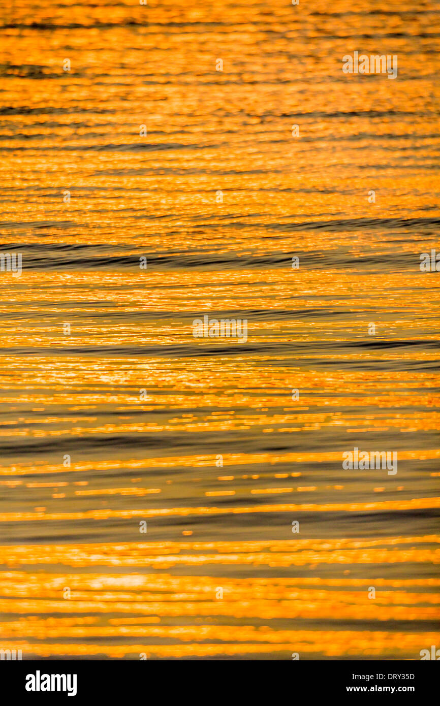 Tramonto sul mare, Islanda Foto Stock