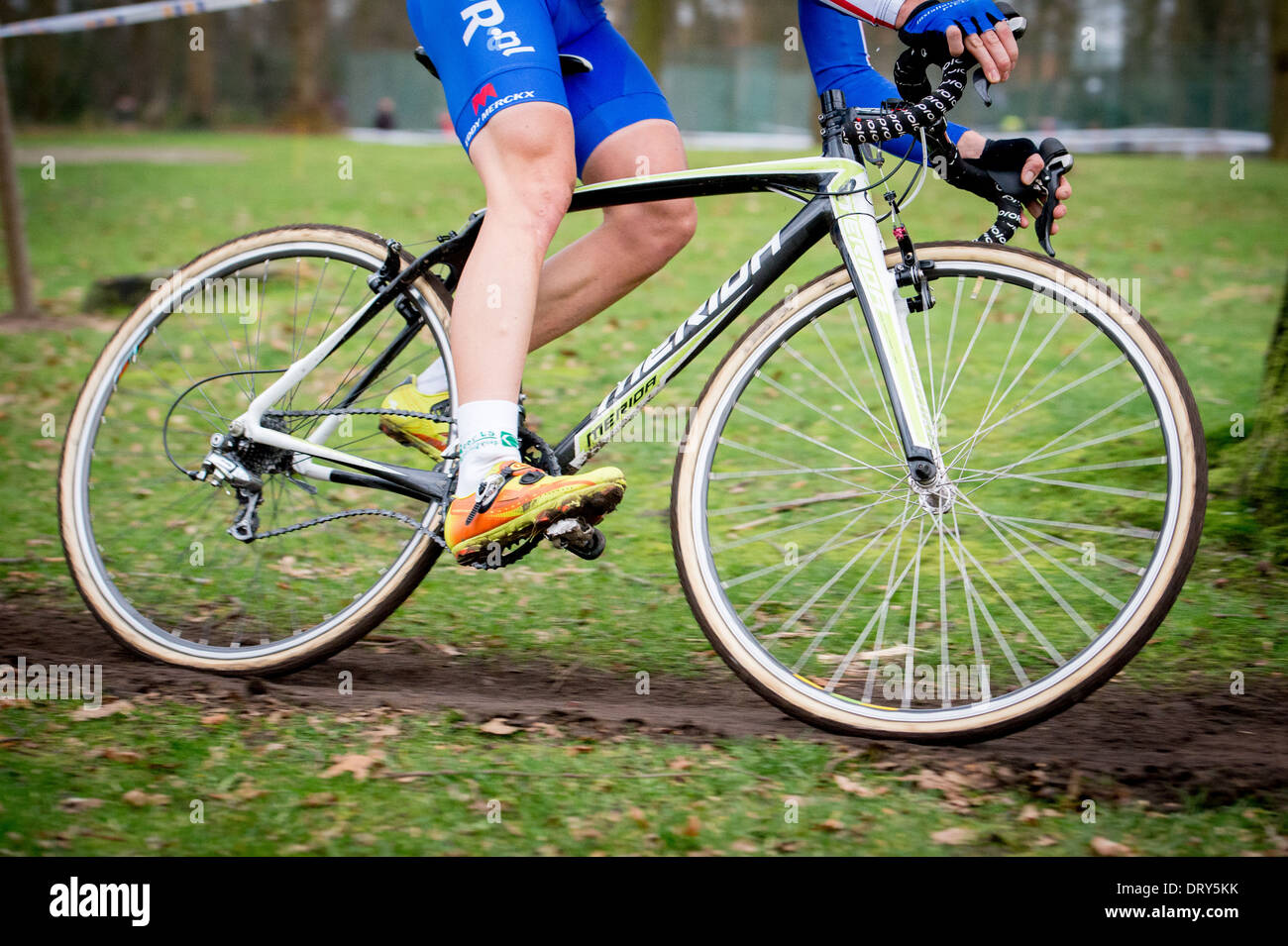 In primo piano di una bicicletta durante un ciclocross Foto Stock