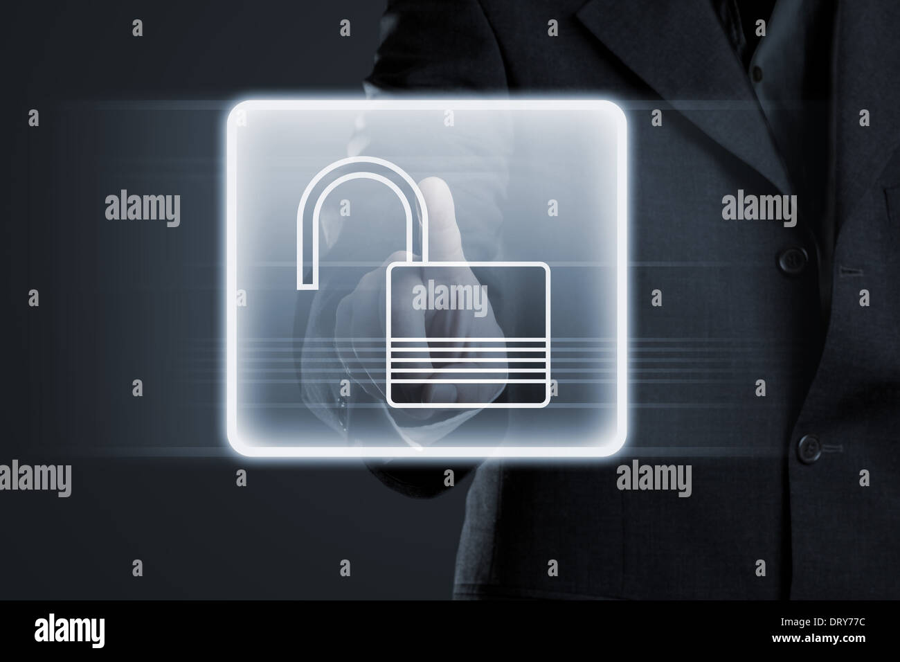 Imprenditore premendo il pulsante LOCK sul touchscreen futuristico Foto Stock