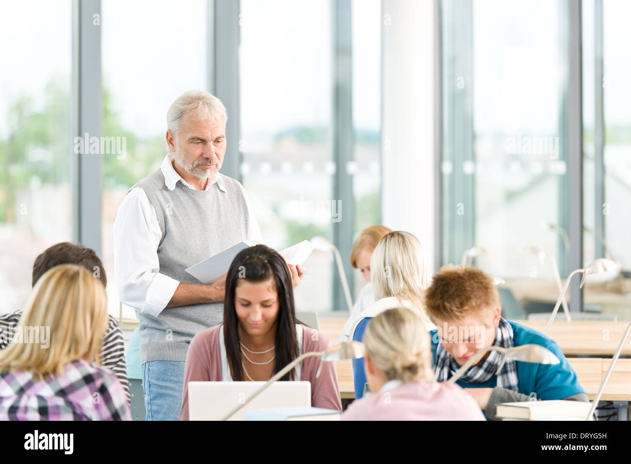 Gruppo di studenti in classe Foto Stock