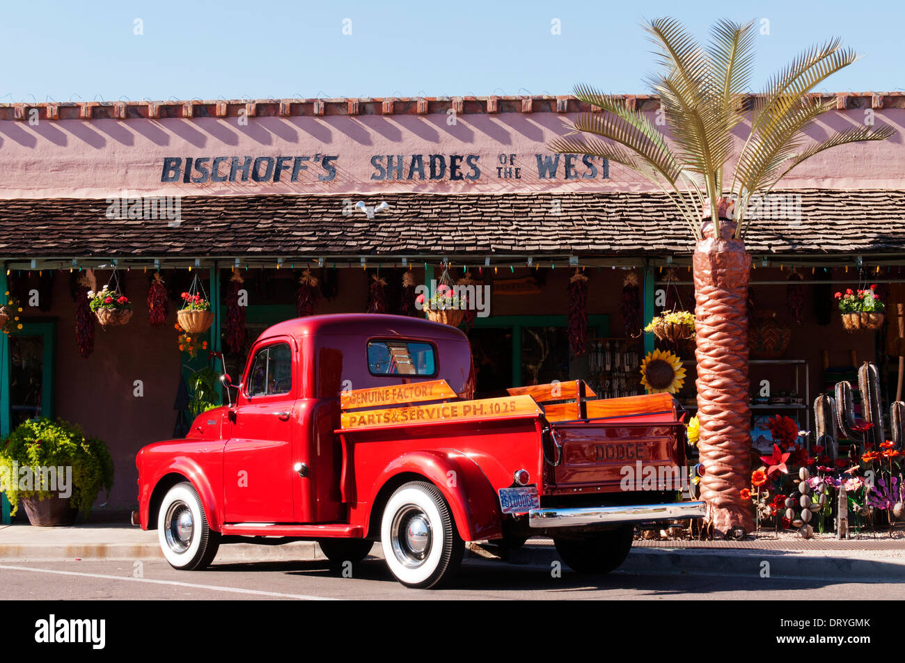 Ripristinato il carrello nella parte anteriore del Bischoff la tonalità del West retail store in Old Town Scottsdale. Foto Stock