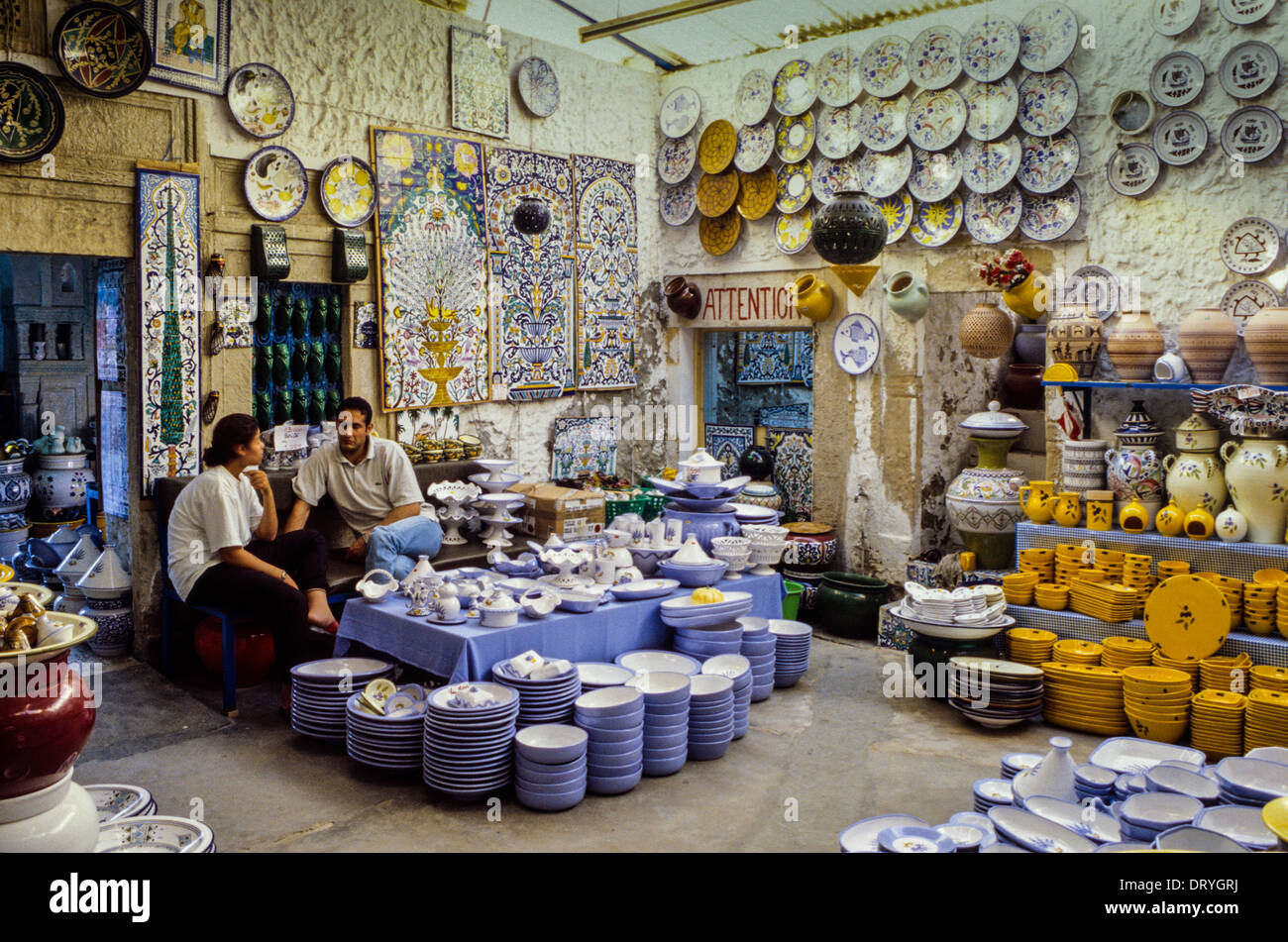 Ceramiche, Nabeul, Tunisia. Ceramiche Gastli negozio di vendita. Foto Stock