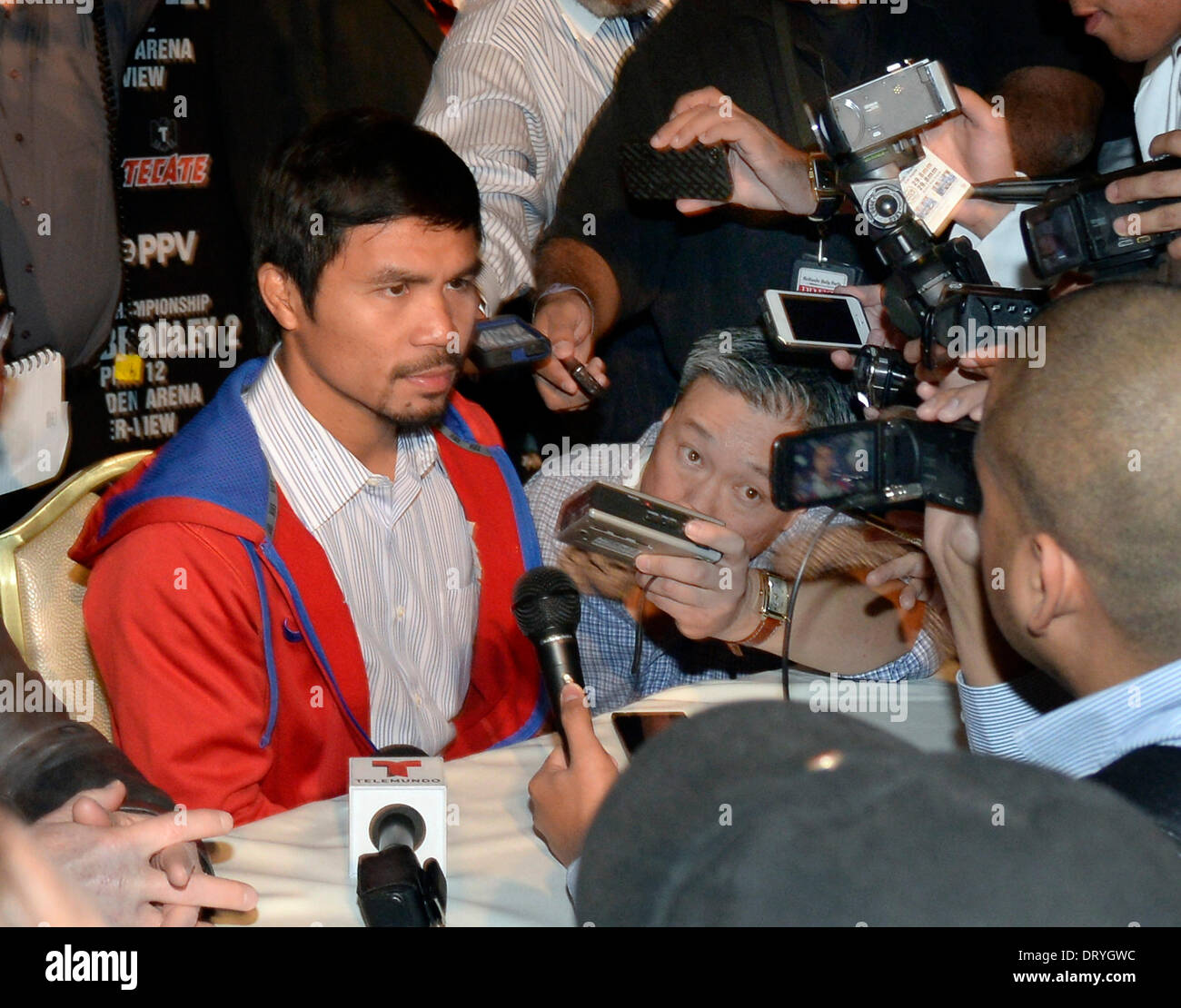 Beverly Hills CA. Stati Uniti d'America. 4 febbraio, 2014. Pro boxer Manny Pacquiao colloqui nel corso di una conferenza stampa per la sua rivincita lotta con Timothy Bradley martedì. I due si lotta il 12 aprile al MGM Grand hotel di Las Vegas NV foto da Gene Blevins/LA DailyNews/ZumaPress (credito Immagine: © Gene Blevins/ZUMAPRESS.com) Credito: ZUMA Press, Inc./Alamy Live News Foto Stock