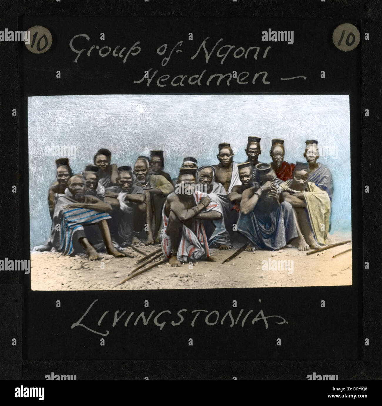 Un gruppo di capi Ngoni a Livingstonia, Malawi, catturati intorno al 1895. La fotografia ritrae la leadership e l'abbigliamento del popolo Ngoni. Foto Stock