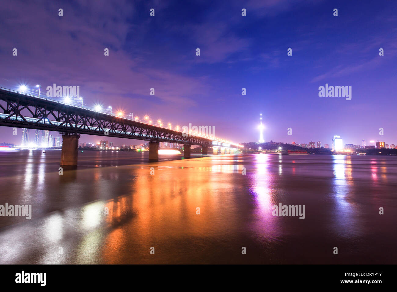 Fiume città di Wuhan Foto Stock