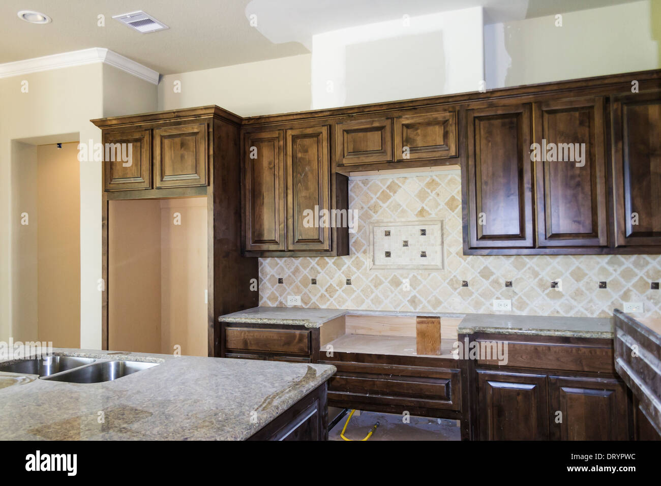 Cucina incompiuto nella nuova casa personalizzata in costruzione Foto Stock