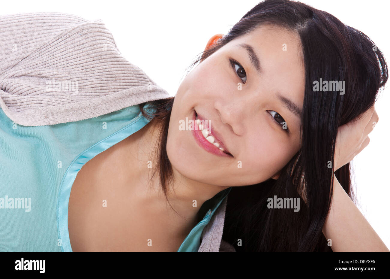 Attraente ragazza asiatica. Tutto su sfondo bianco. Foto Stock