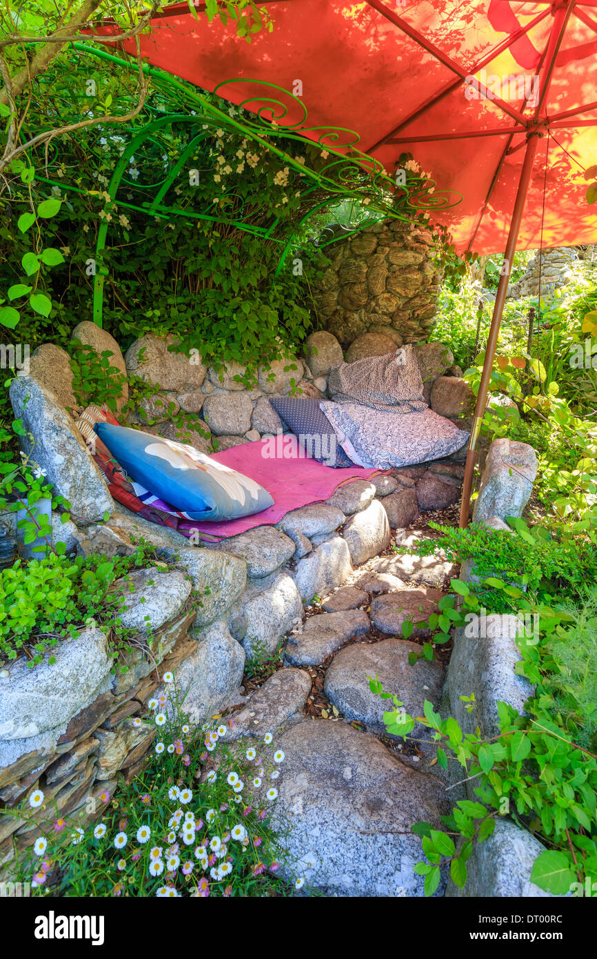 Francia, Jardin des Sambucs, area riposo (menzione obbligatoria del giardino del nome e nessuna pubblicità) Foto Stock