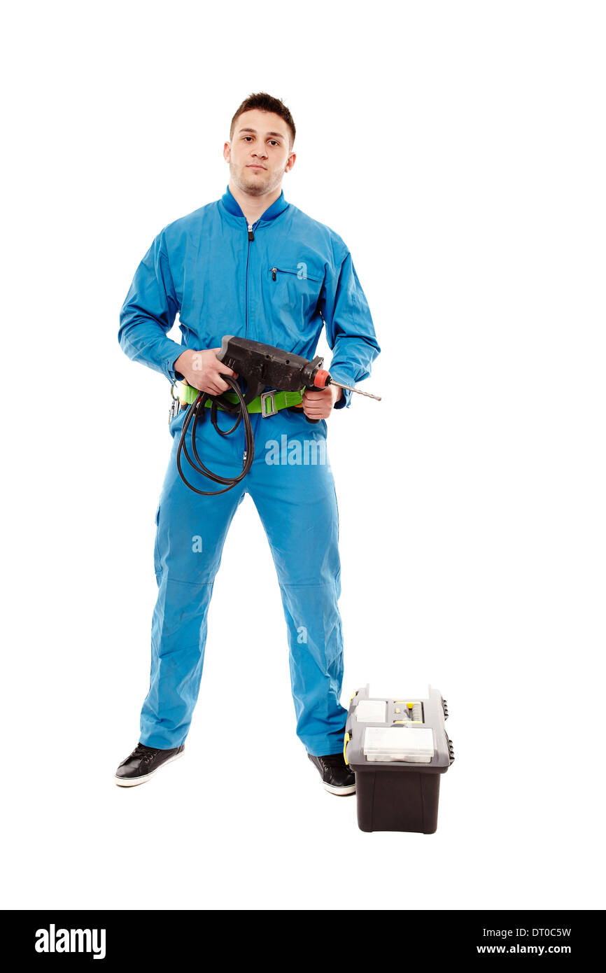 A piena lunghezza Ritratto di giovane lavoratore bello vestito in tuta e tenendo un trapano, isolate su sfondo bianco Foto Stock