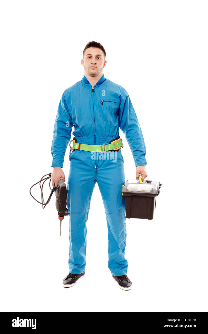 A piena lunghezza Ritratto di giovane lavoratore bello vestito in tuta e tenendo un trapano, isolate su sfondo bianco Foto Stock