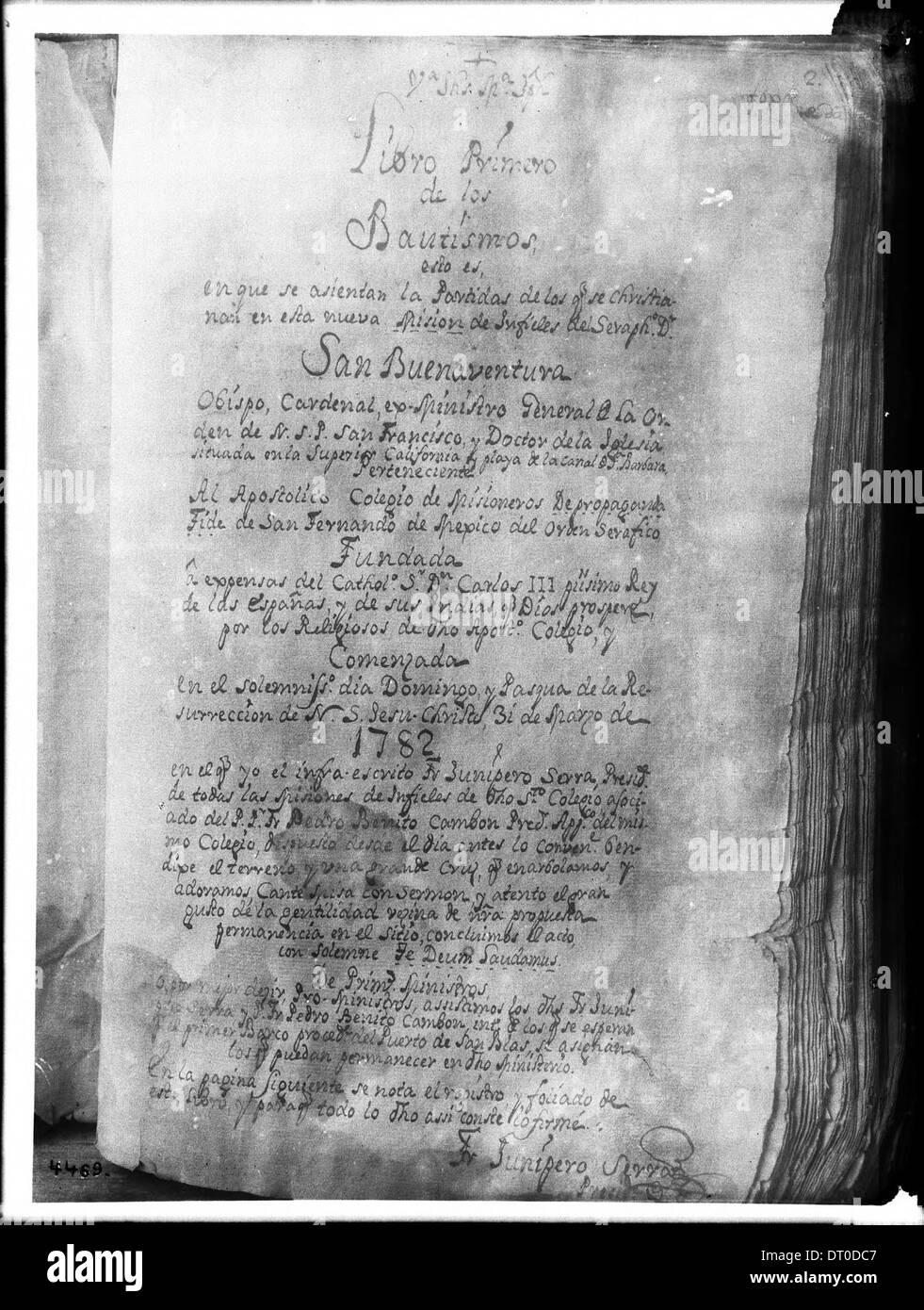 La pagina di dedica del registro battesimale, firmata da padre Junipero Serra, presso la missione San Buenaventura, California, datata 1903. Foto Stock